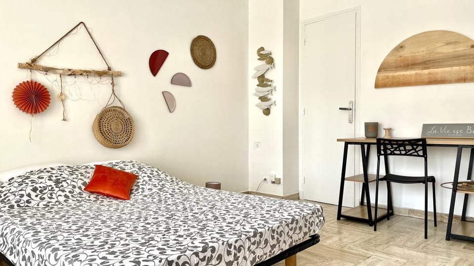 STUDIO SWEETY SUITE with AC Apartment in Antibes