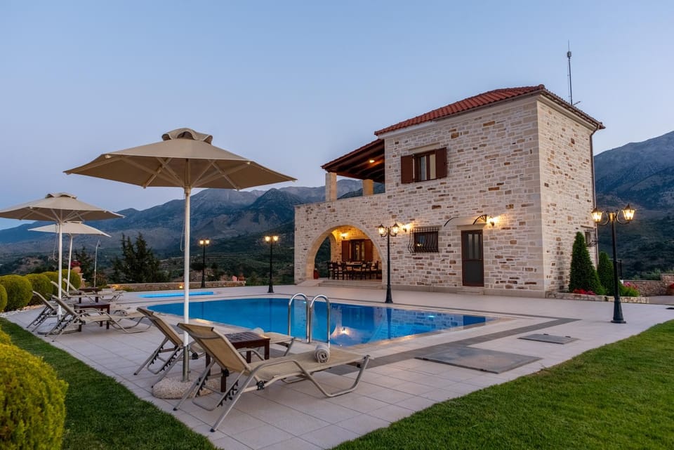 Property building, Natural landscape, Mountain view, Pool view, Swimming pool, sunbed