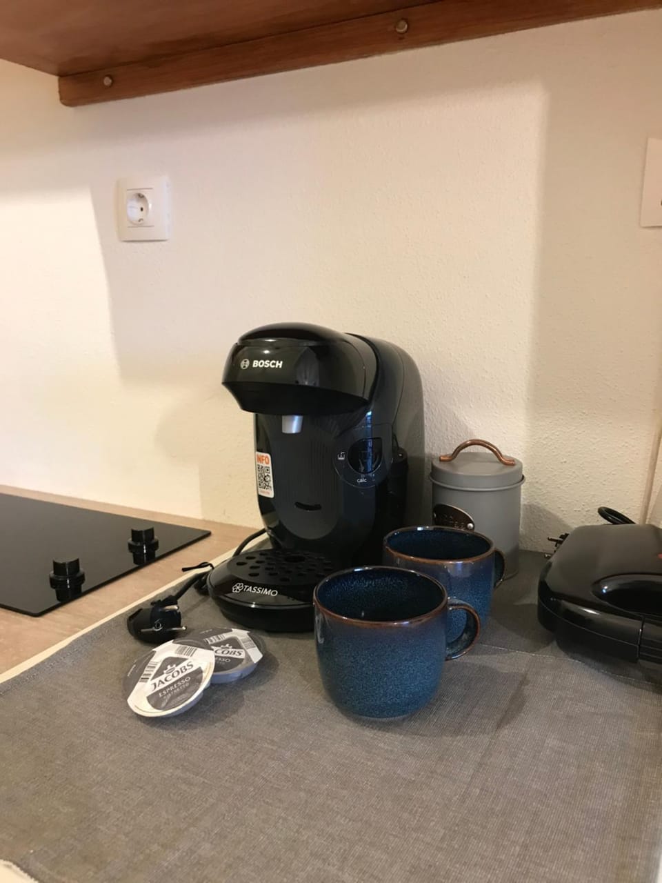 Coffee/tea facilities, Kitchen or kitchenette, kitchen