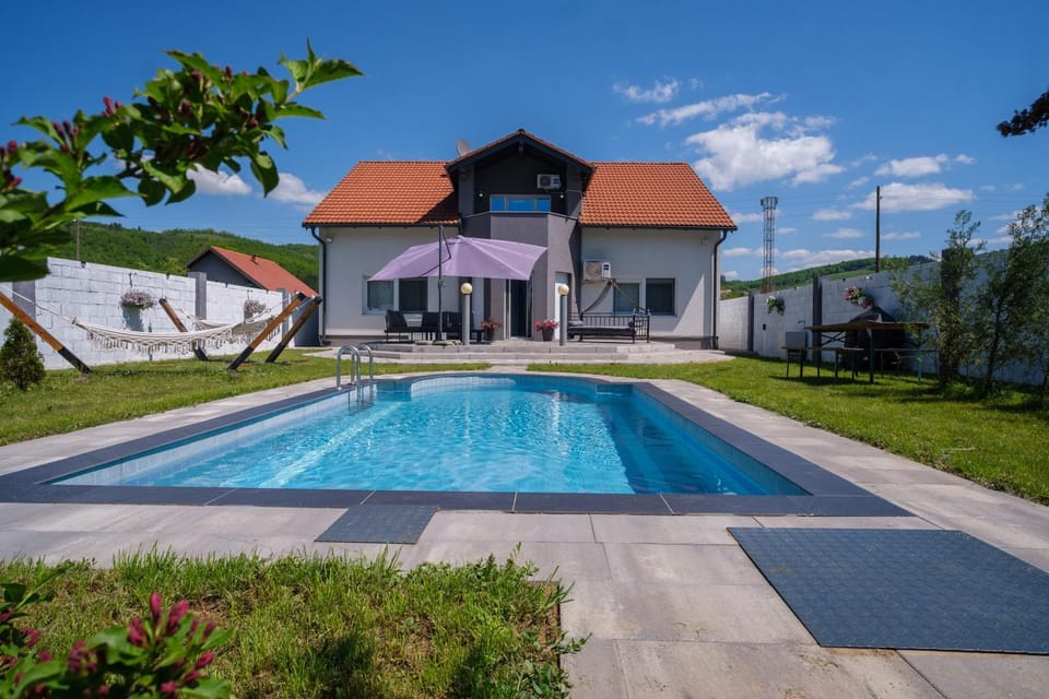Property building, Spring, Day, Summer, Garden, Garden view, Pool view, Swimming pool, sunbed