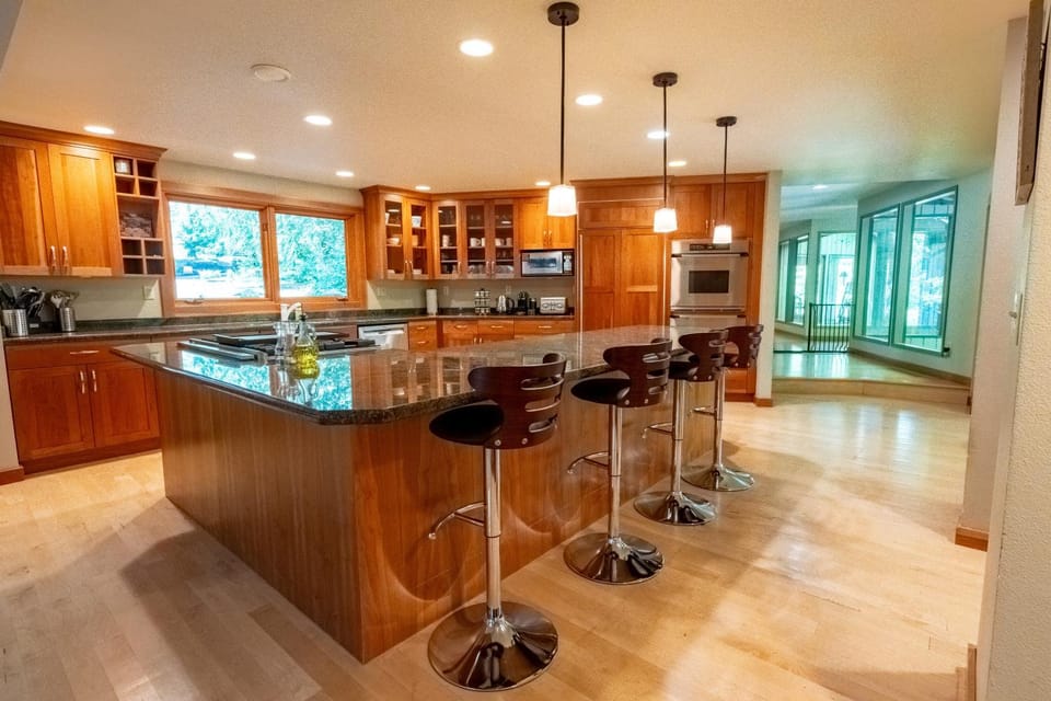 Coffee/tea facilities, Kitchen or kitchenette, Dining area, dishwasher, minibar, pet friendly, stove, kitchen