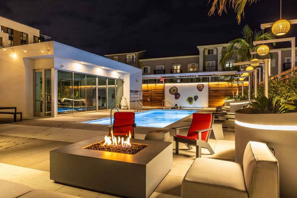 Night, View (from property/room), Balcony/Terrace, Seating area, Pool view, fireplace