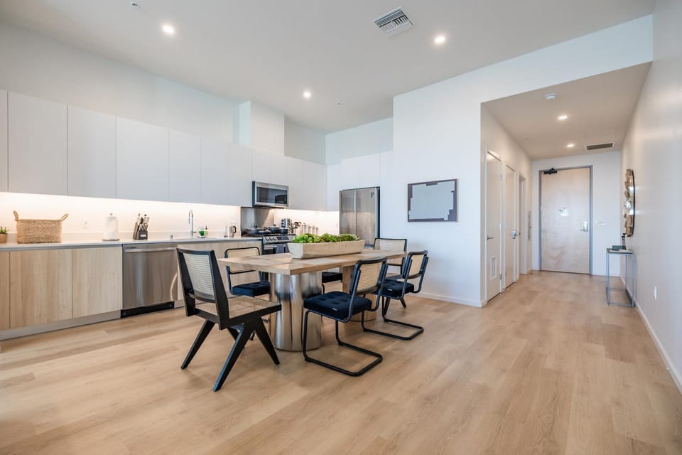 Dining area, kitchen