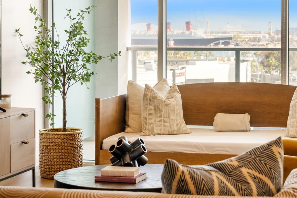 View (from property/room), Living room, Seating area