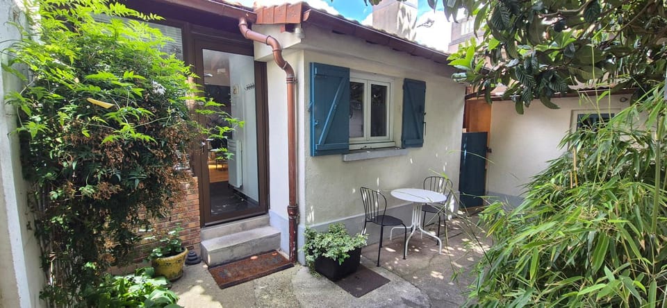 House - Sunlit haven with outdoor terrace, garage and metro 14, RER B Apartment in Île-de-France