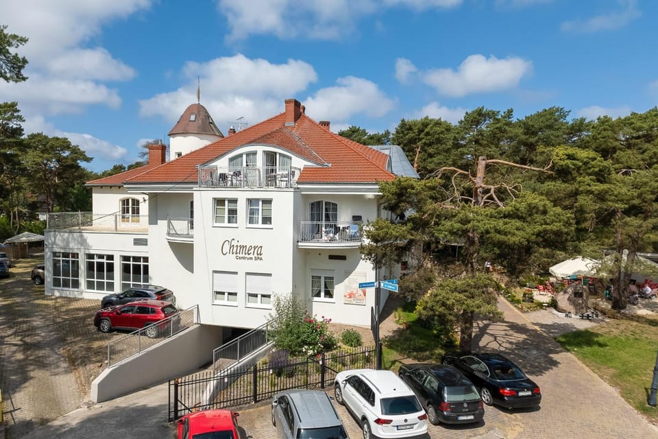 Property building, Day, Neighbourhood, Street view, Location, Parking