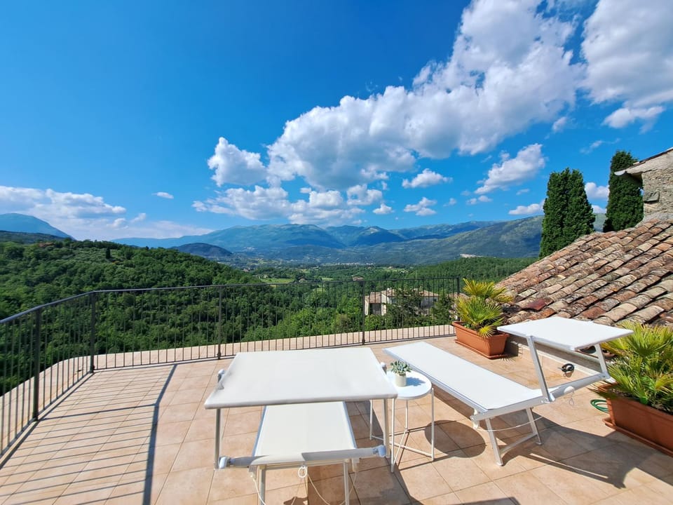 Natural landscape, Solarium, View (from property/room), Balcony/Terrace, Mountain view, sunbed
