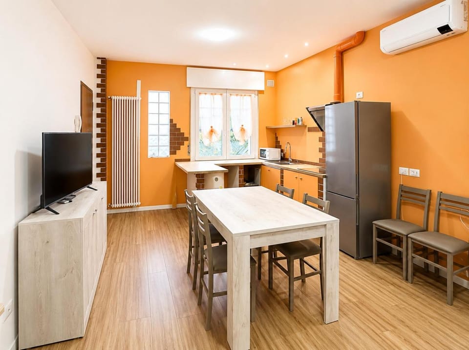 Facade/entrance, Kitchen or kitchenette, kitchen