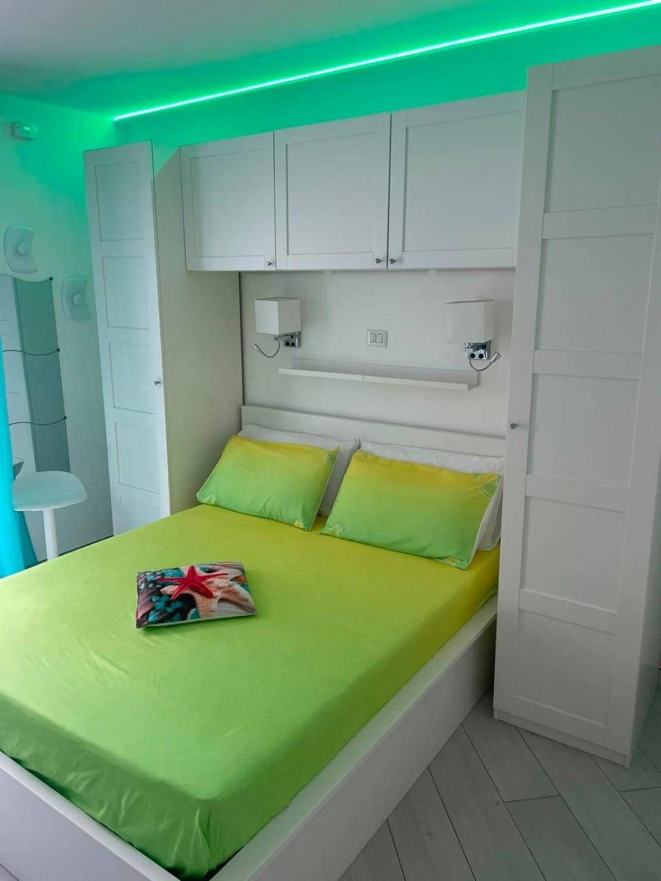 Bed, Photo of the whole room, Bedroom, wardrobe