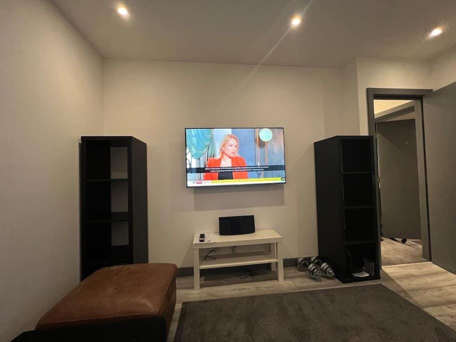 Private Top Floor Apartment within a Victorian House Apartment in Croydon