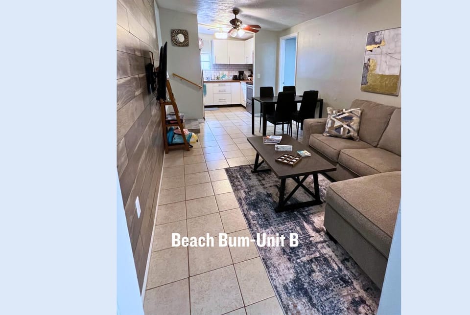 TV and multimedia, Kitchen or kitchenette, Living room, Seating area, Dining area