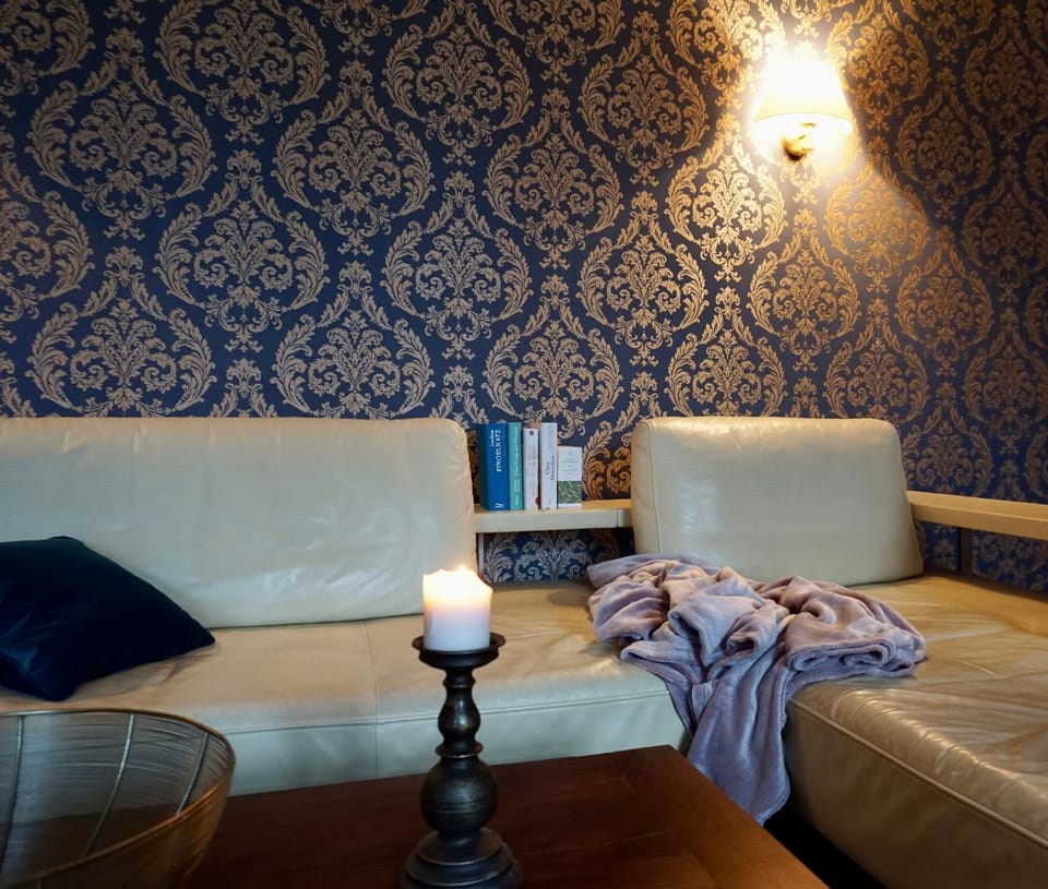 Living room, Photo of the whole room, Seating area