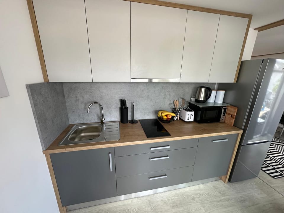 Coffee/tea facilities, stove, toaster