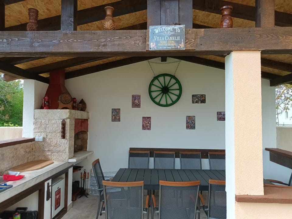 BBQ facilities, Seating area