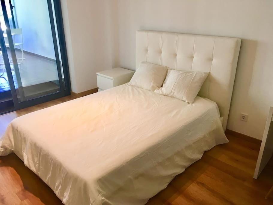 Lisbon South Bay 3 Bedroom Apartment with Sunny Terrace Apartment in Lisbon District