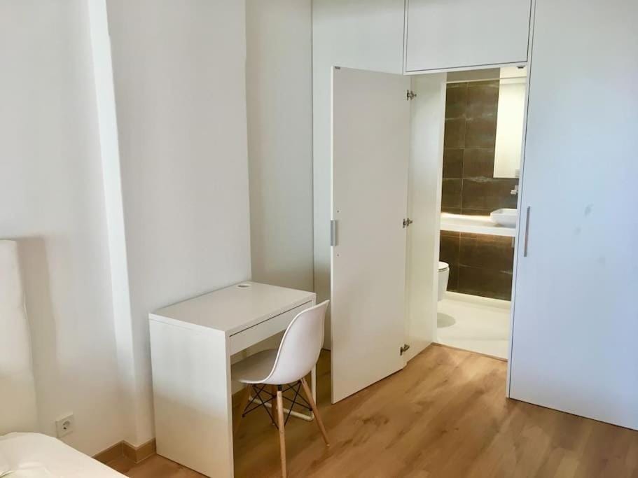 Lisbon South Bay 3 Bedroom Apartment with Sunny Terrace Apartment in Lisbon District