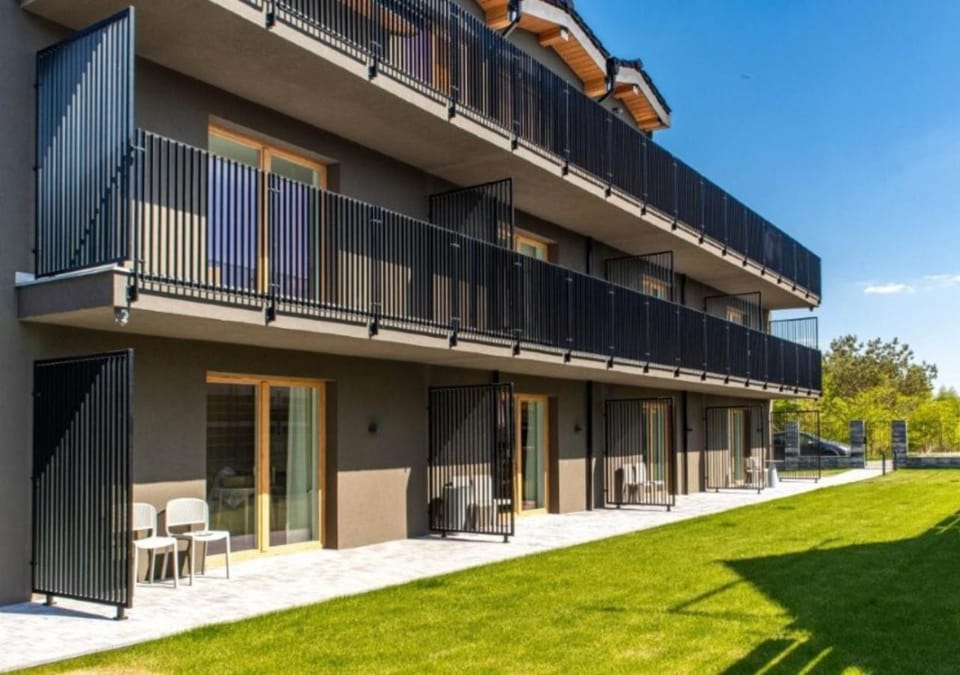 Property building, Patio, Spring, Day, Garden, View (from property/room), Balcony/Terrace, Garden view