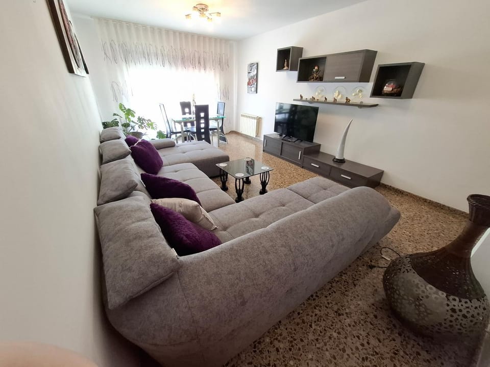 Piso amplio de 3 habitaciones, calefacción, ascensor y parking Apartment in Valencian Community