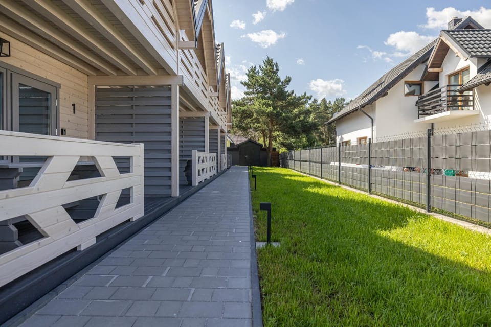 Natura Jantar - Całoroczne domy drewniane, rowery, hulajnogi, e-foil, balie z hydromasażem, sprzęt do poławiania bursztynu House in Pomeranian Voivodeship