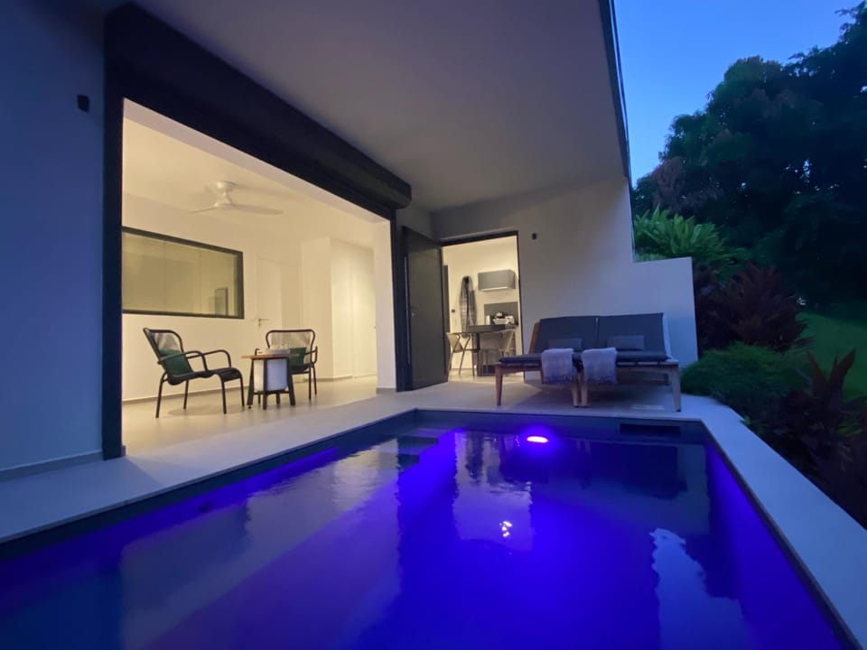 Living room, Swimming pool, kitchen