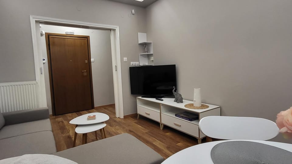 Photo of the whole room, Seating area