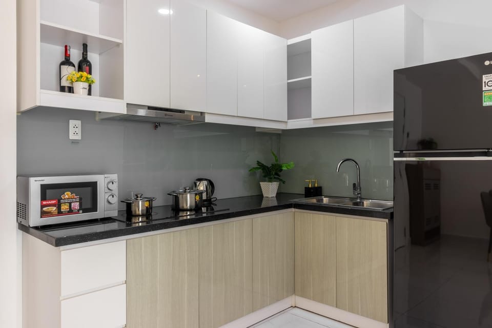 Kitchen or kitchenette, minibar