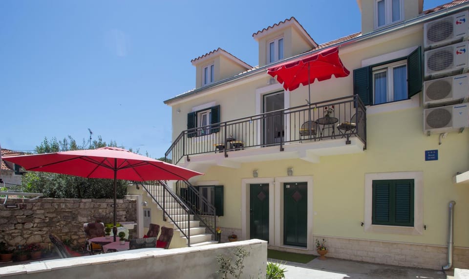 Property building, Facade/entrance