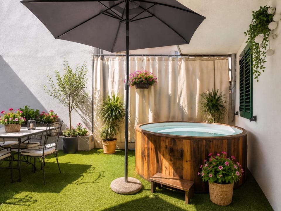 Day, Natural landscape, Garden, Hot Tub, Garden view