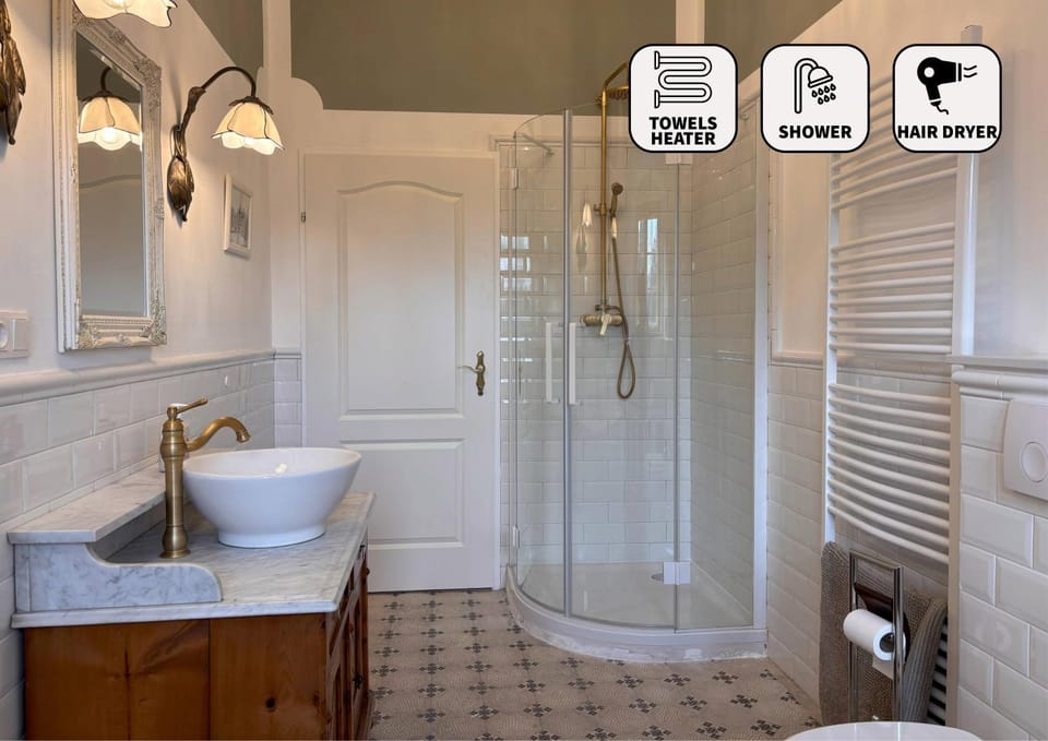 Shower, Bathroom, towels