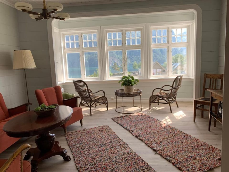 Living room, Seating area, Dining area