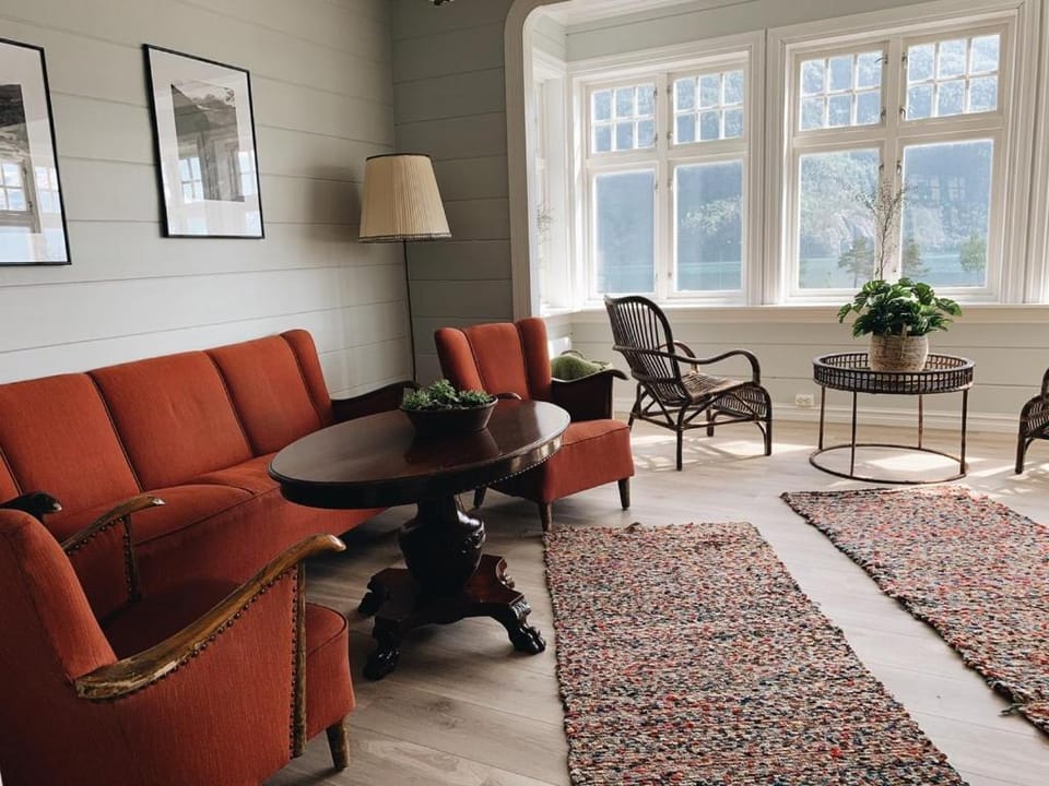 Living room, Seating area