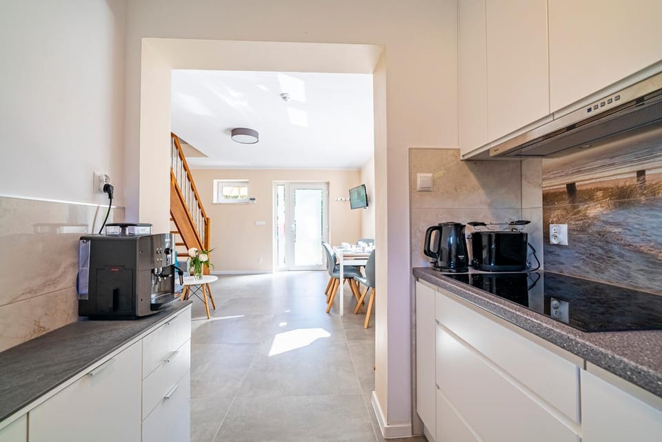 Coffee/tea facilities, stove, toaster