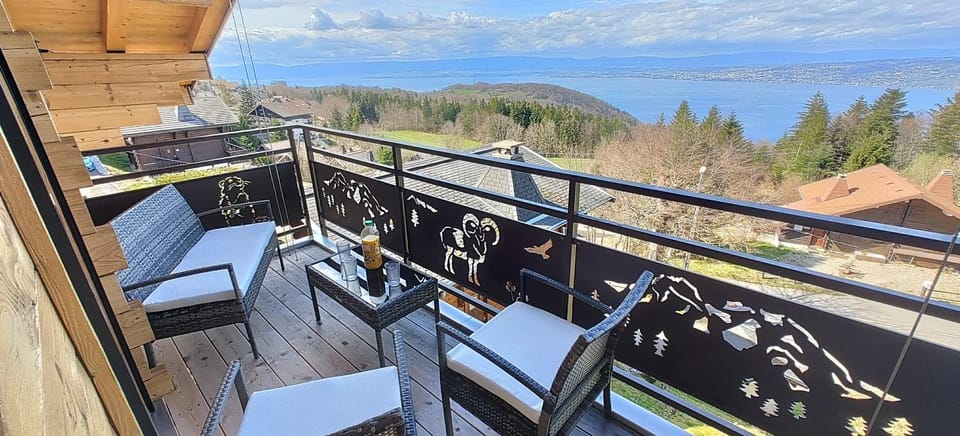 Balcony/Terrace, Lake view, Lake view, Mountain view, Mountain view, Quiet street view