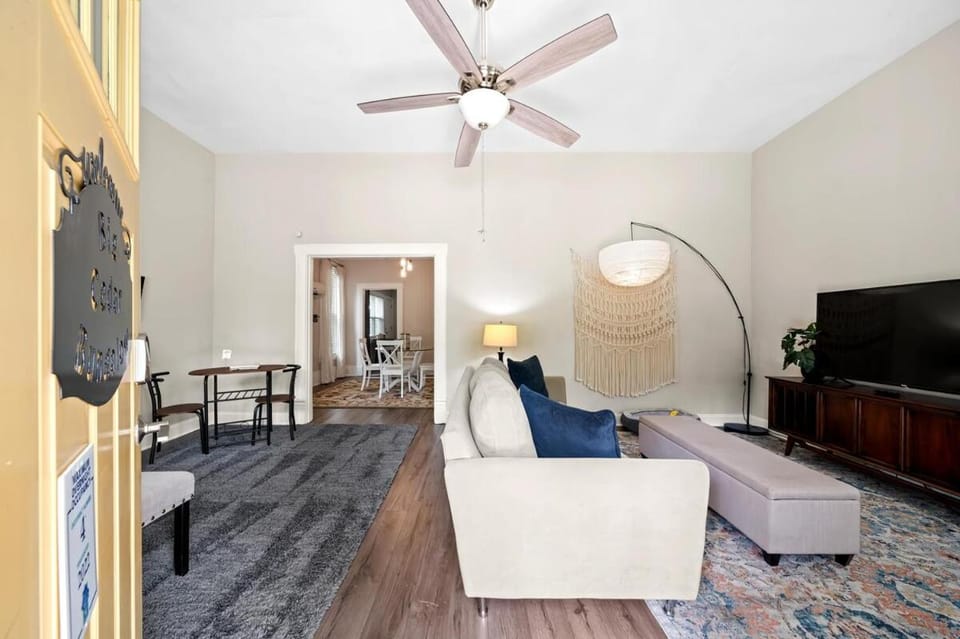 Communal lounge/ TV room, TV and multimedia, Living room, Seating area