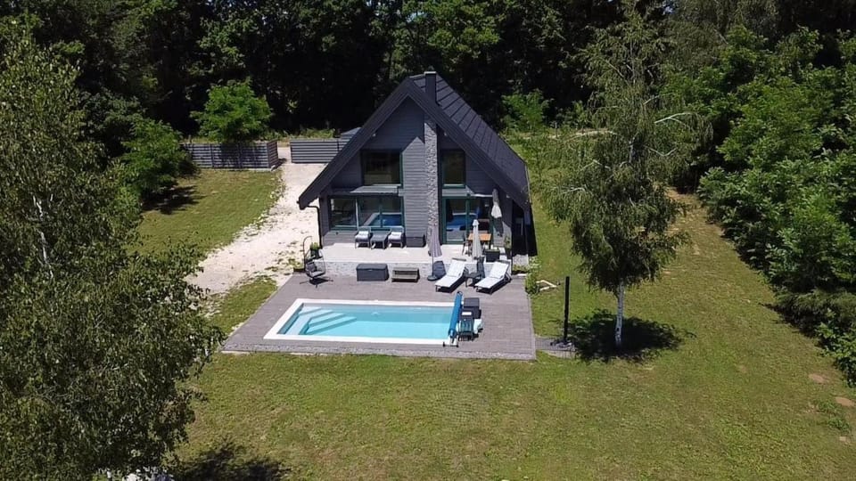Property building, Garden, Pool view, Swimming pool, sunbed