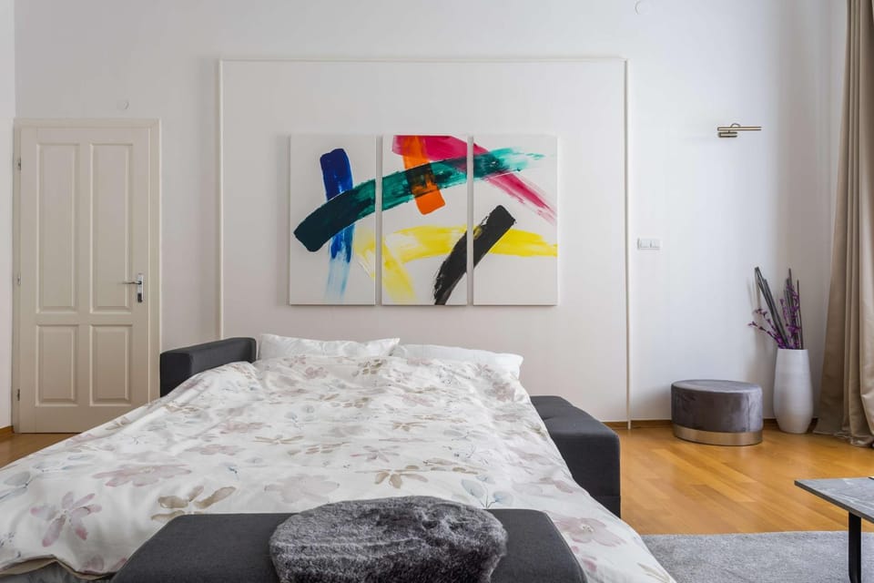 Bed, Living room, Decorative detail