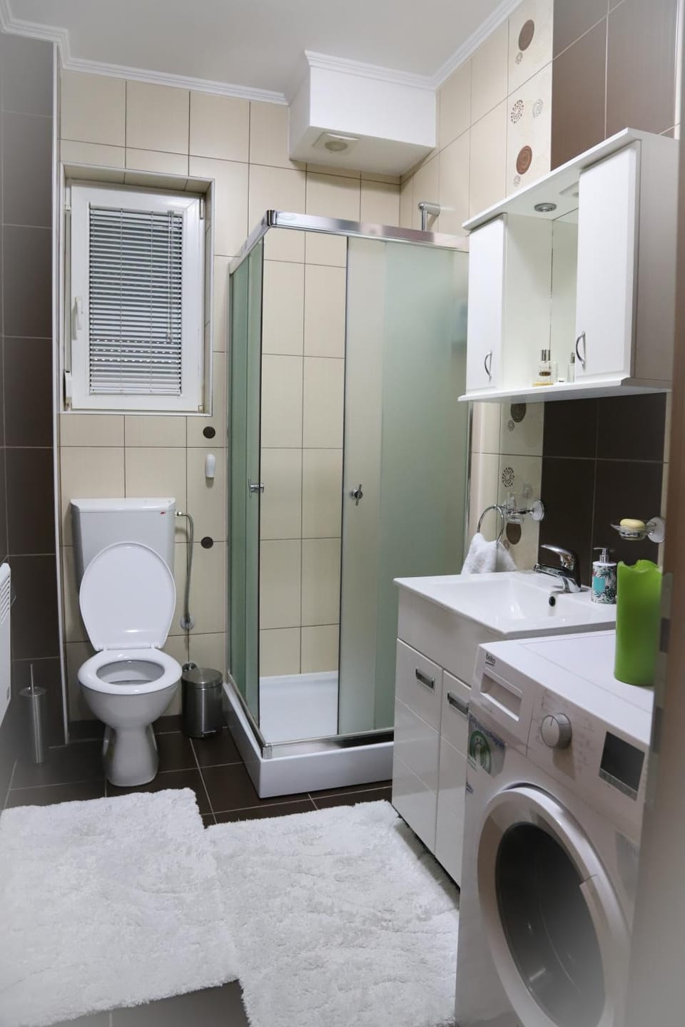 Shower, Toilet, Bathroom, towels