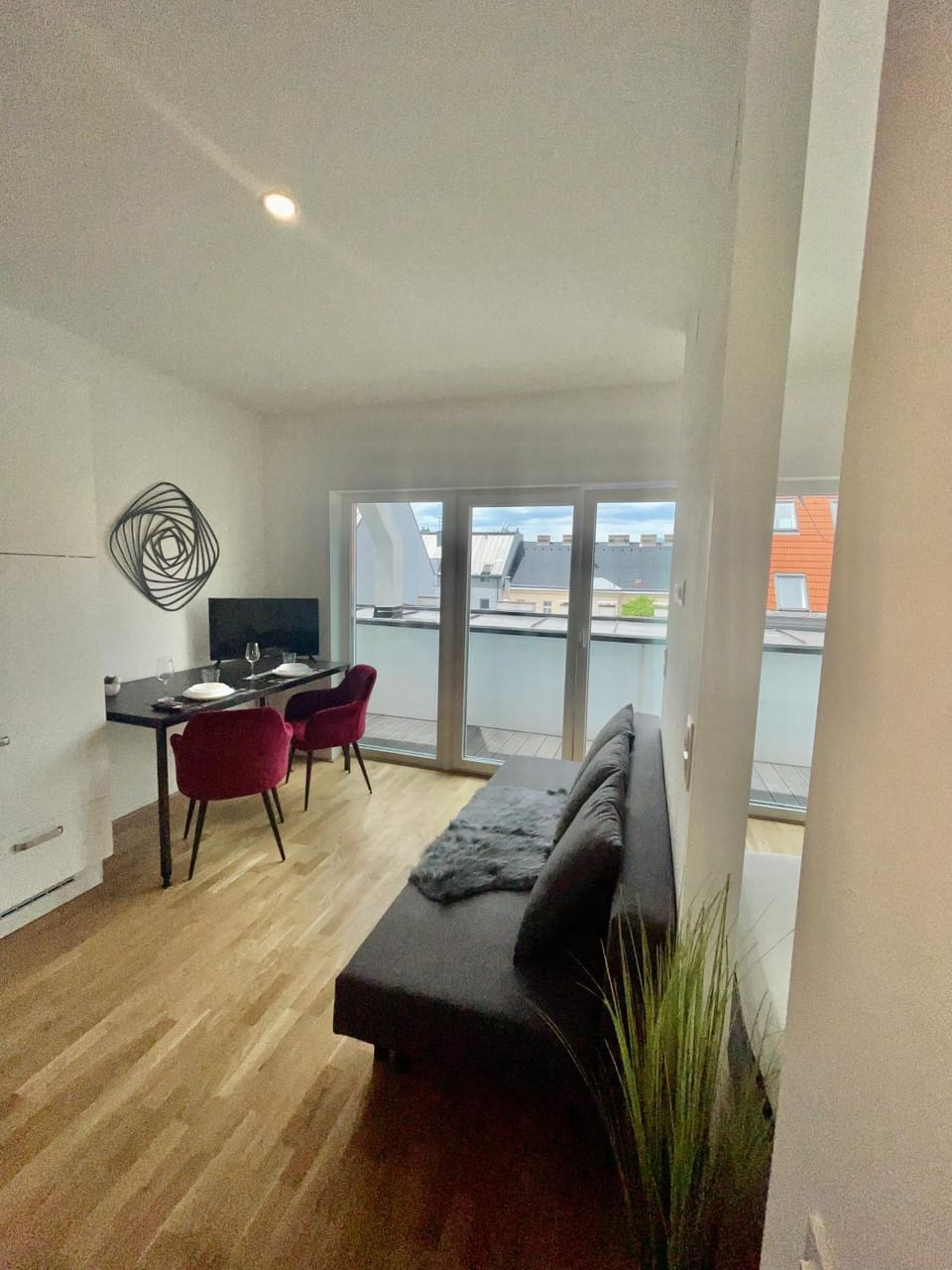 TV and multimedia, Seating area, Dining area