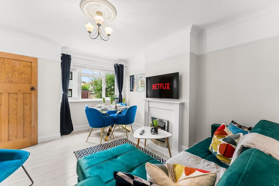 Stunning Norwich Gem Sleeps 7 - Parking - Garden House in Norwich