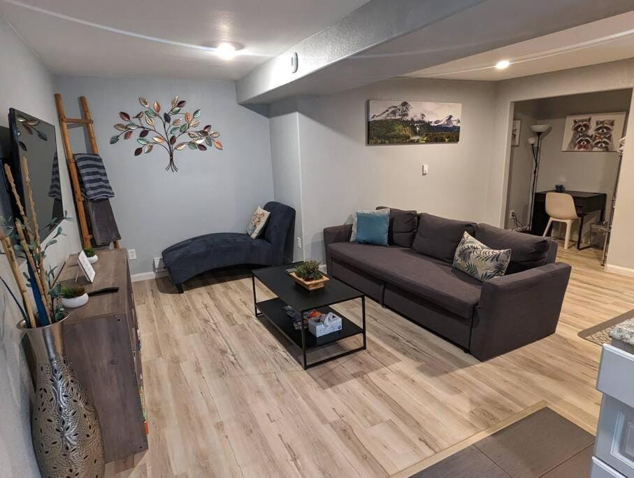 2 bedroom* Minutes from downtown *Firepit House in Colorado Springs