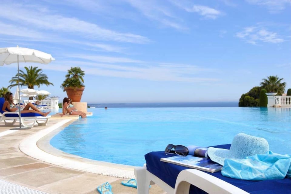 EXCEPTIONNEL sur CANNES vue mer piscine Apartment in Cannes