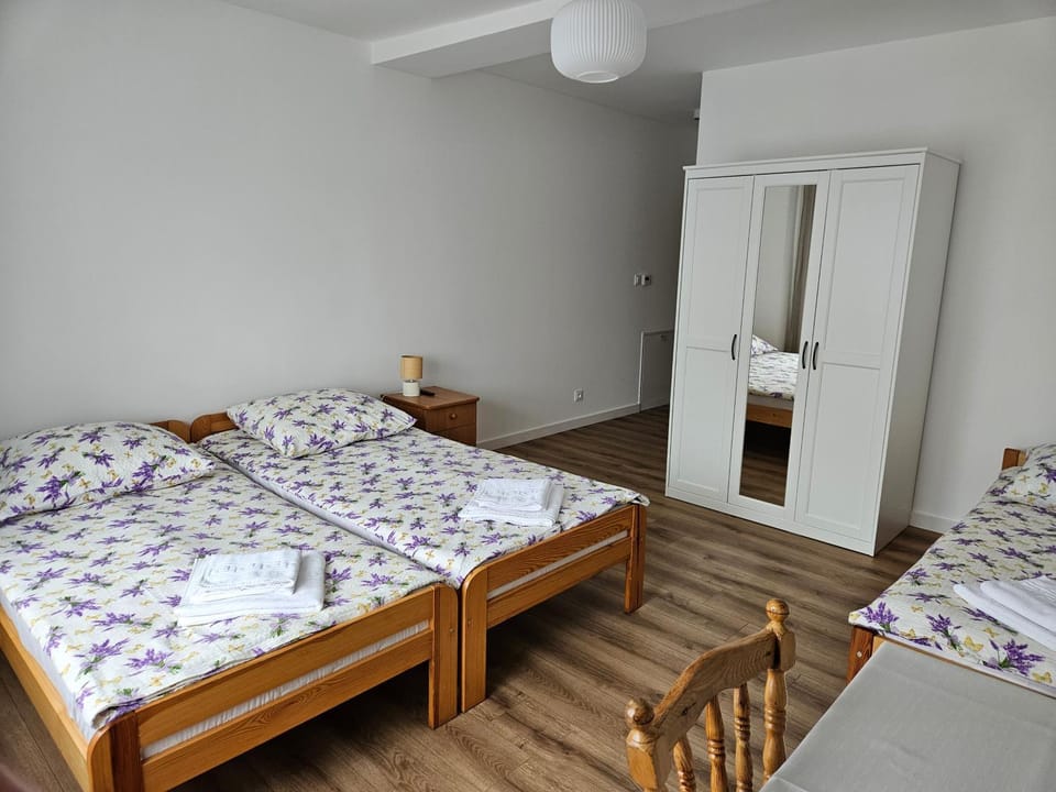 Bed, Photo of the whole room, wardrobe