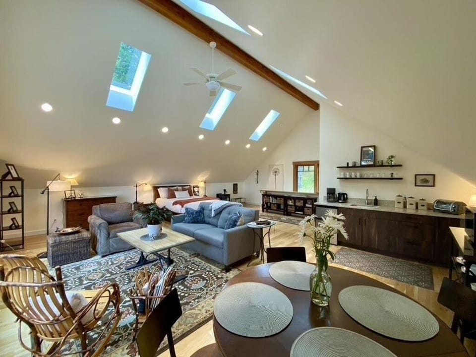 Living room, Seating area, Dining area