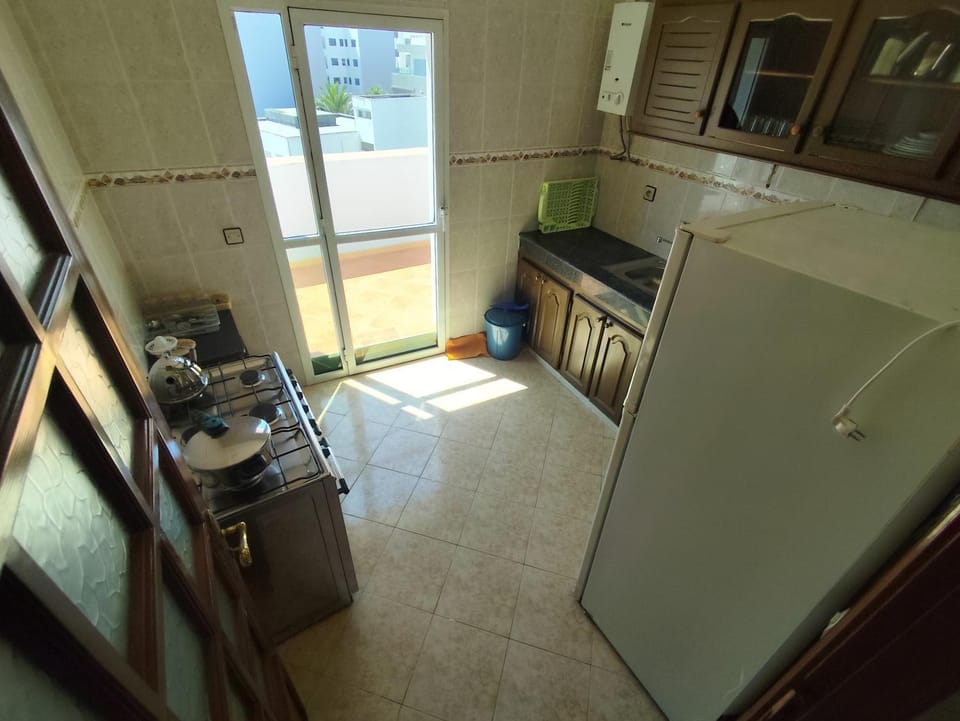 Kitchen or kitchenette, oven