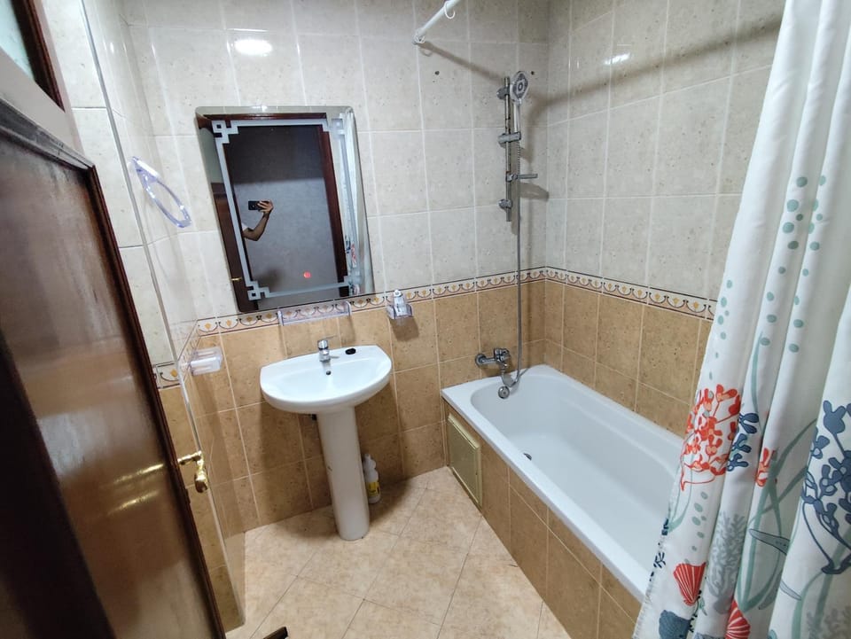Shower, Toilet, Bathroom, Bath, towels