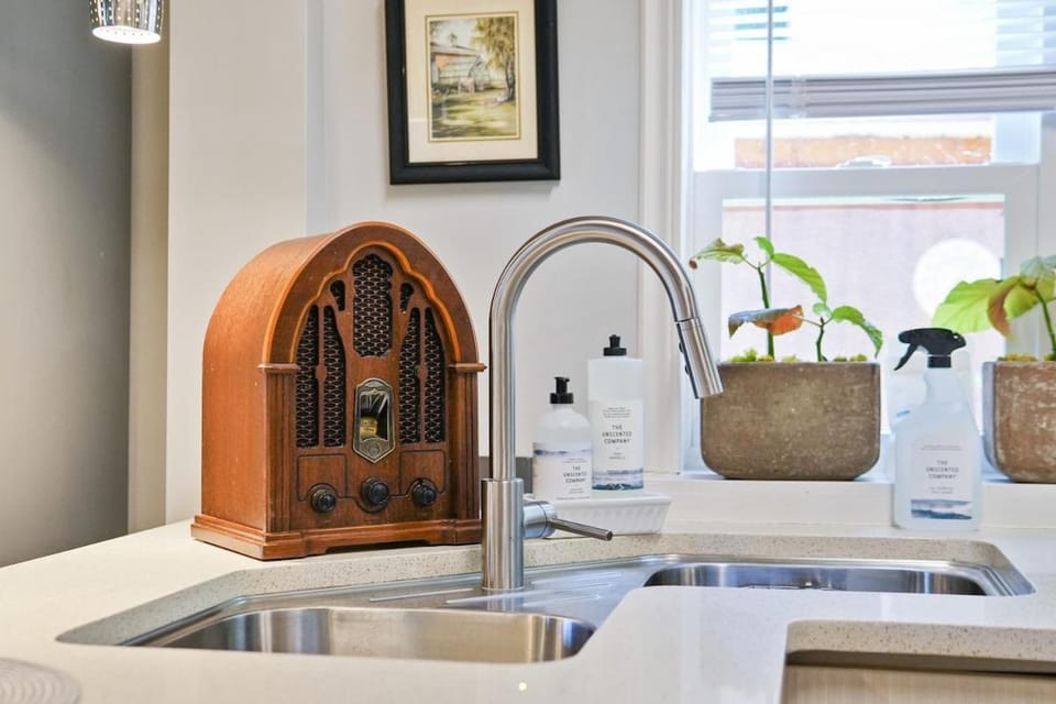 Gather-on-Trent, Your Private Waterfront Luxury Resort in Trent Hills House in New York
