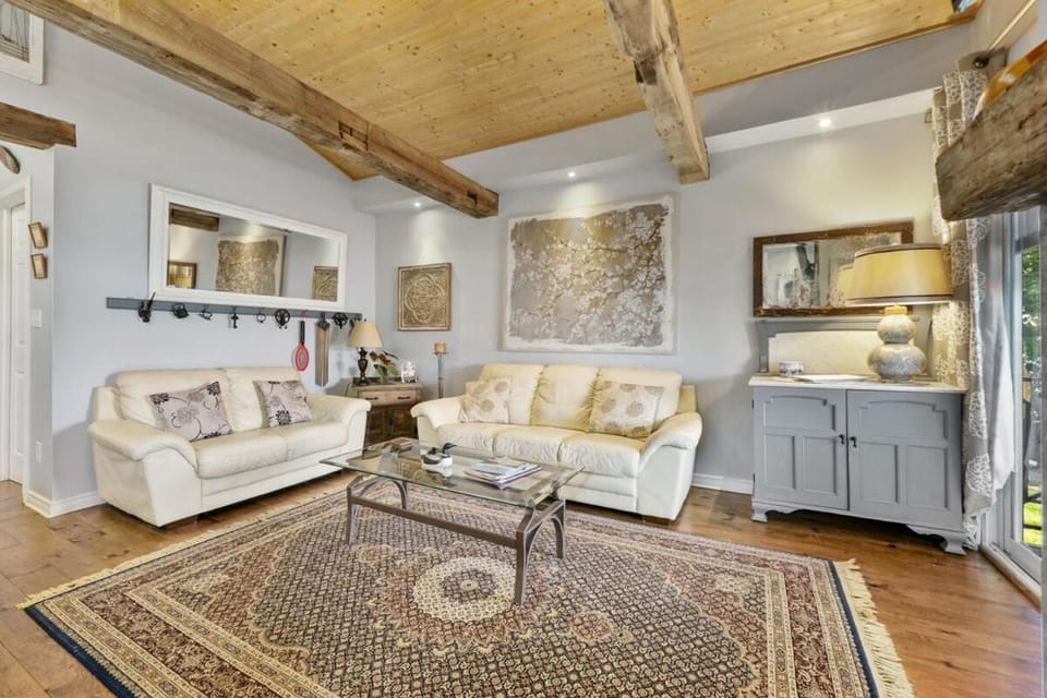 Gather-on-Trent, Your Private Waterfront Luxury Resort in Trent Hills House in New York