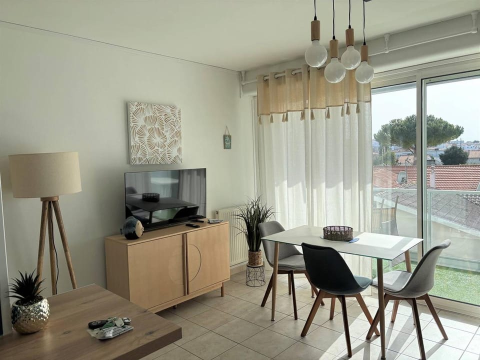 Appartement charmant à Royan - 4 pers, proche marché, balcon, ascenseur, équipements bébé - FR-1-738-13 Apartment in Royan