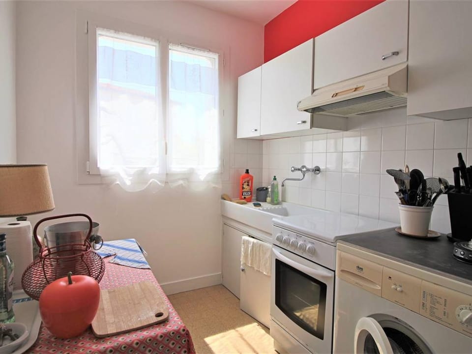Appartement lumineux pour famille à Royan, quartier calme près du marché, balcon et parking gratuit - FR-1-738-26 Apartment in Royan