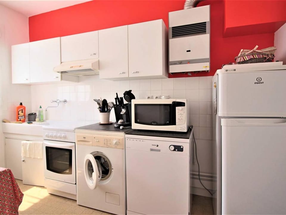 Appartement lumineux pour famille à Royan, quartier calme près du marché, balcon et parking gratuit - FR-1-738-26 Apartment in Royan
